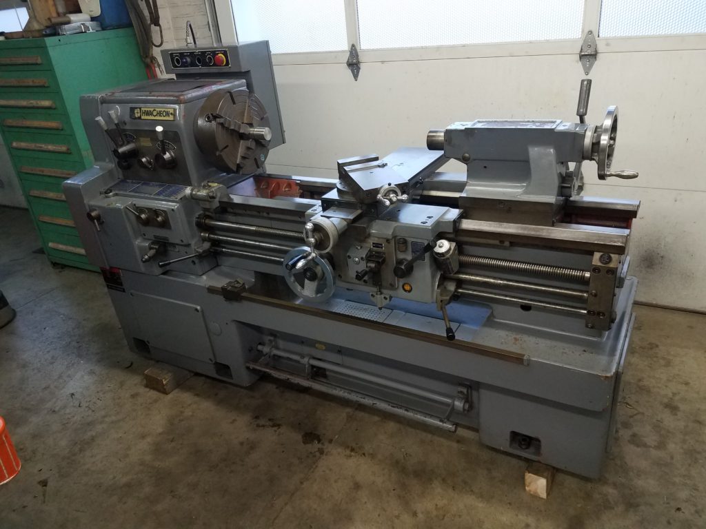 Hwacheon Precision Lathe 17x40 with Removable Gap Image